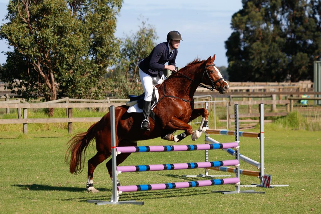 Rhys Lanskey riding Acacia R.R. to a fantastic Show Jumping round at the 2022 National Modern Pentathlon Championships at Willow Lane Equestrian Centre in Melbourne. Photo credit: Lucy Laussen 